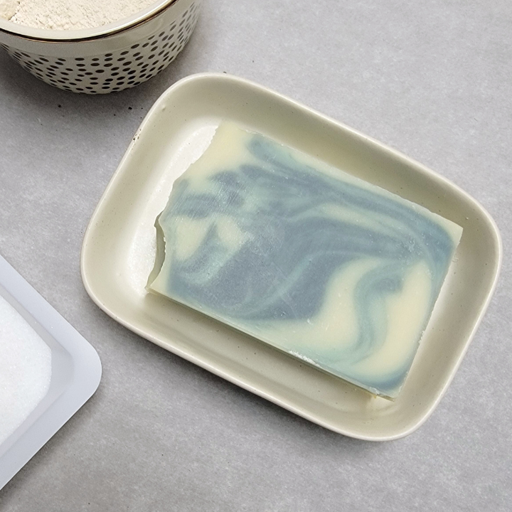 With a rich blend of plant-based oils and butters, this natural handmade soap cleanses effectively while leaving your skin soft, smooth, and replenished. Aloe vera juice deeply hydrates, kaolin clay gently purifies, and silk fibers create a creamy, luxurious lather for an indulgent bathing experience.