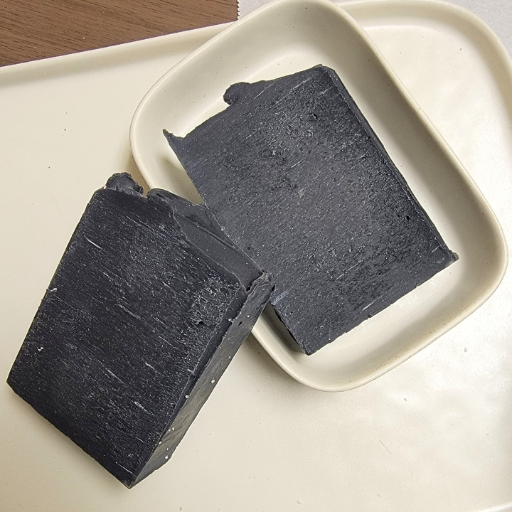 Detox & Restore – Midnight Calm Handmade Soap
Cleanse, refresh, and restore balance with Midnight Calm Natural Handmade Soap, a purifying bar infused with activated charcoal, calamine clay, and kaolin clay. This small-batch, artisanal soap deeply cleanses while aloe vera juice and rich butters hydrate and soothe. Enhanced with silk fibers for a creamy lather, and scented with a revitalizing tea tree, rosemary, anise star, and spearmint essential oil blend, this bar transforms your skincare routine into a sp