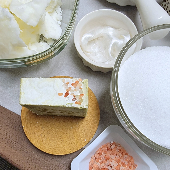 Mint Sea Salt Natural Handmade Soap – Refreshing & Mineral-Rich
Rejuvenate your skin with Mint Sea Salt Natural Handmade Soap, a luxurious spa bar infused with mineral-rich sea salt and Himalayan pink salt to gently exfoliate, detoxify, and replenish your skin. Scented with an energizing blend of spearmint, palmarosa, litsea cubeba, and petitgrain essential oils, this bar delivers a cool, refreshing cleanse while kaolin clay purifies and softens. Handmade in small batches, this soap leaves your skin revital