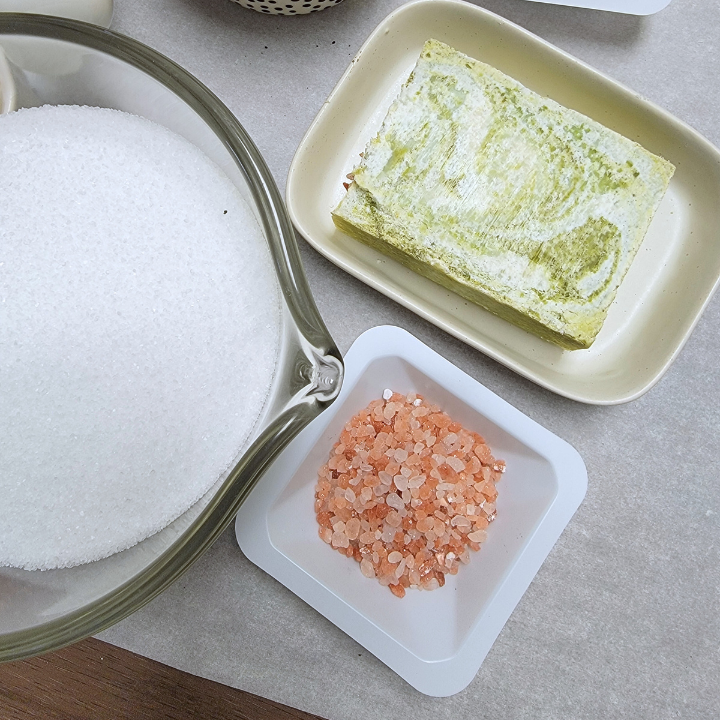 Cooling Mint & Sea Salt Spa Soap – Small-Batch & Skin-Loving
Transform your skincare routine with Mint Sea Salt Handmade Soap, a spa-inspired bar enriched with detoxifying Himalayan salt, sea salt, and kaolin clay. This deep-cleansing yet nourishing soap gently exfoliates, helping to smooth and revitalize your skin. Scented with a refreshing blend of spearmint, palmarosa, litsea cubeba, and petitgrain essential oils, it delivers a cooling, uplifting cleanse that refreshes both body and mind.