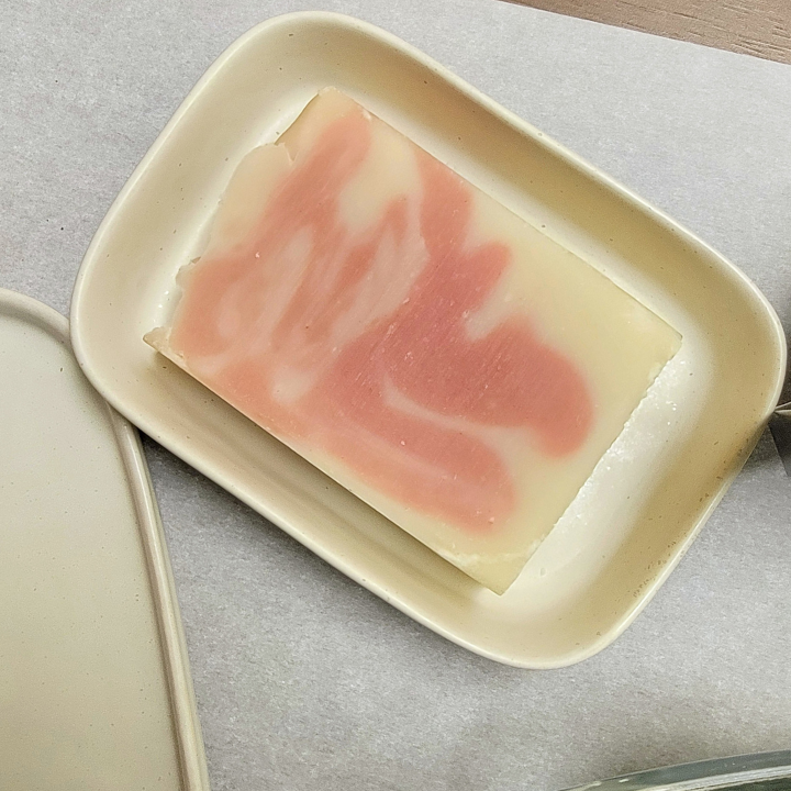 Vintage Charm Botanical Handmade Soap – Grounding & Moisturizing
Immerse yourself in the timeless elegance of Vintage Charm Natural Handmade Soap, a nourishing, small-batch soap infused with botanical extracts and essential oils. The earthy-floral aroma of dark patchouli, clary sage, and palmarosa creates a soothing, spa-like experience, while aloe vera juice deeply hydrates, silk fibers add a luxurious lather, and kaolin clay gently purifies. Naturally colored with madder root-infused oil, this artisan soa